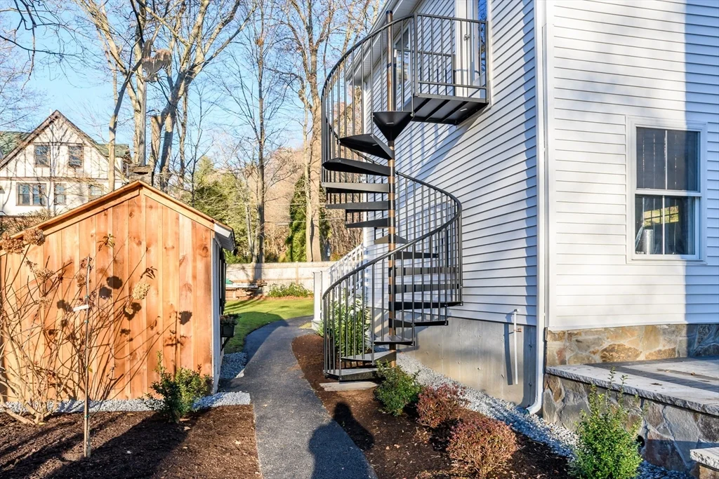 12R Maugus Ave, Wellesley Hills