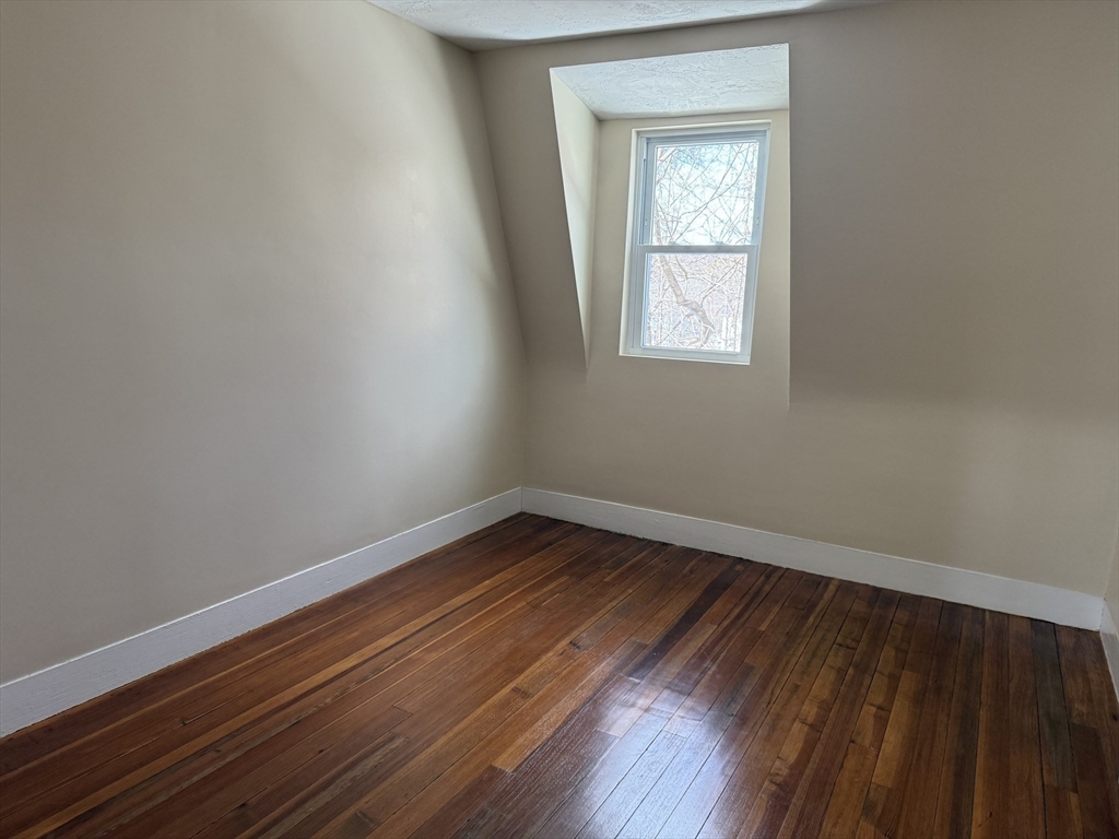 15 Trafalgar Sq, Barre