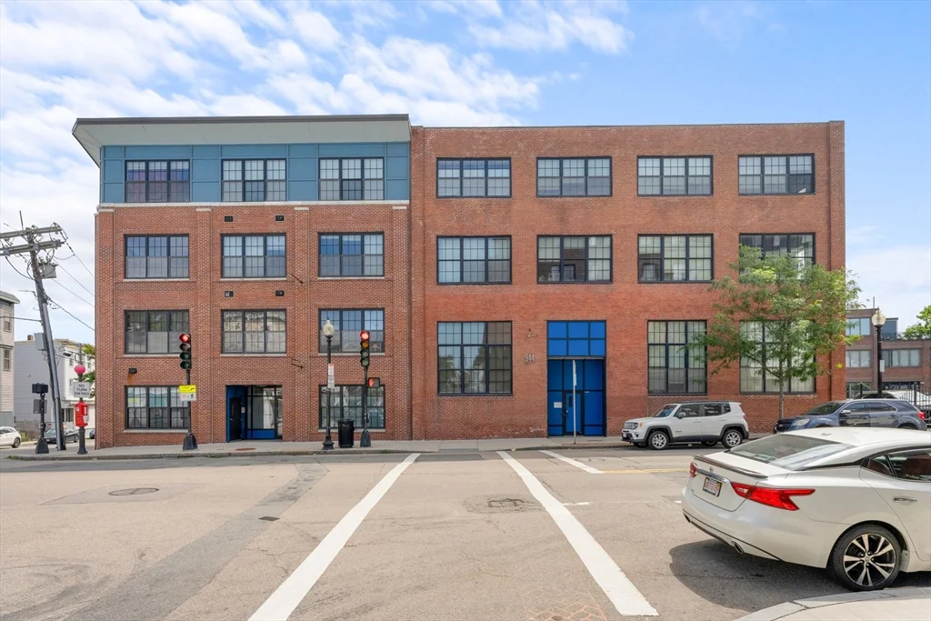 944 Dorchester Ave, Dorchester