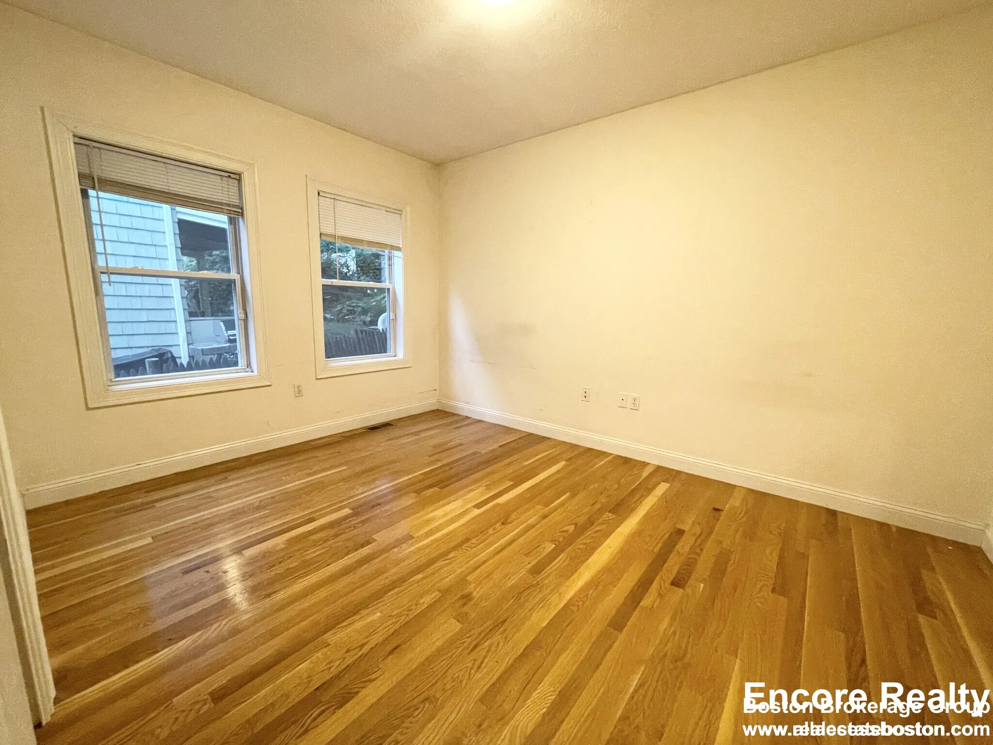 128 Hillside St, Mission Hill