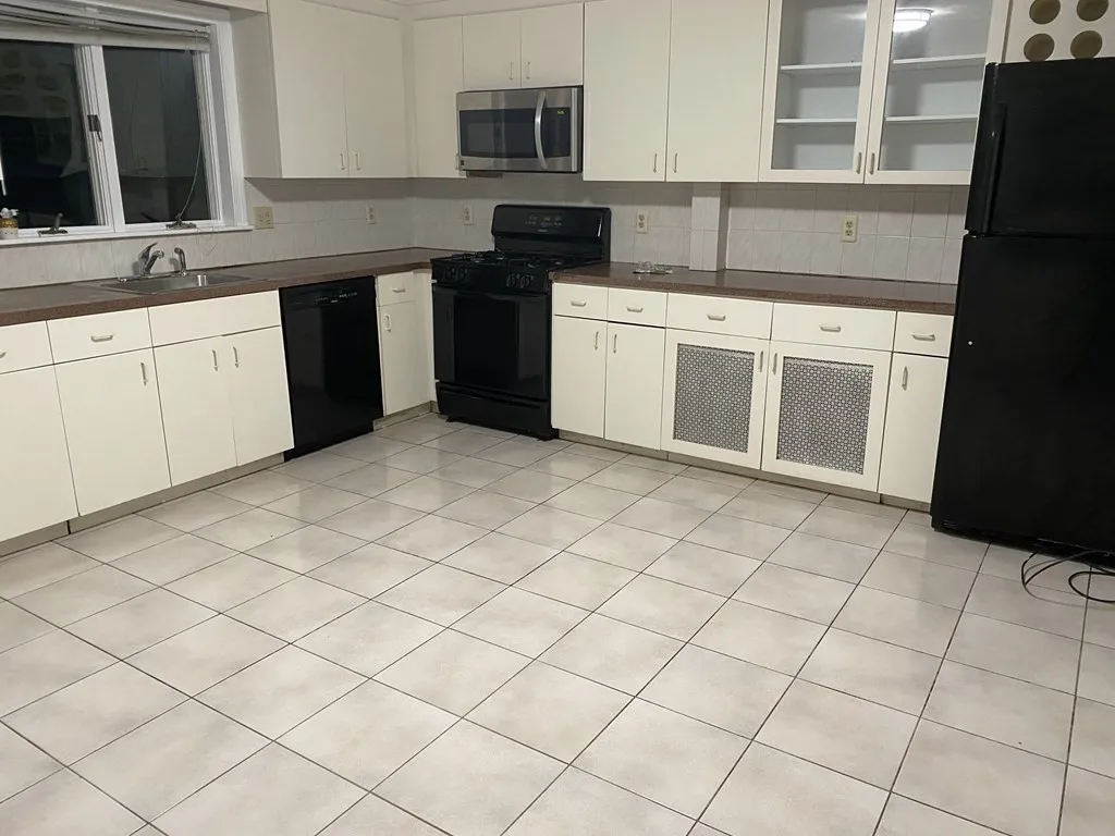 18 Walnut Rd, Winter Hill