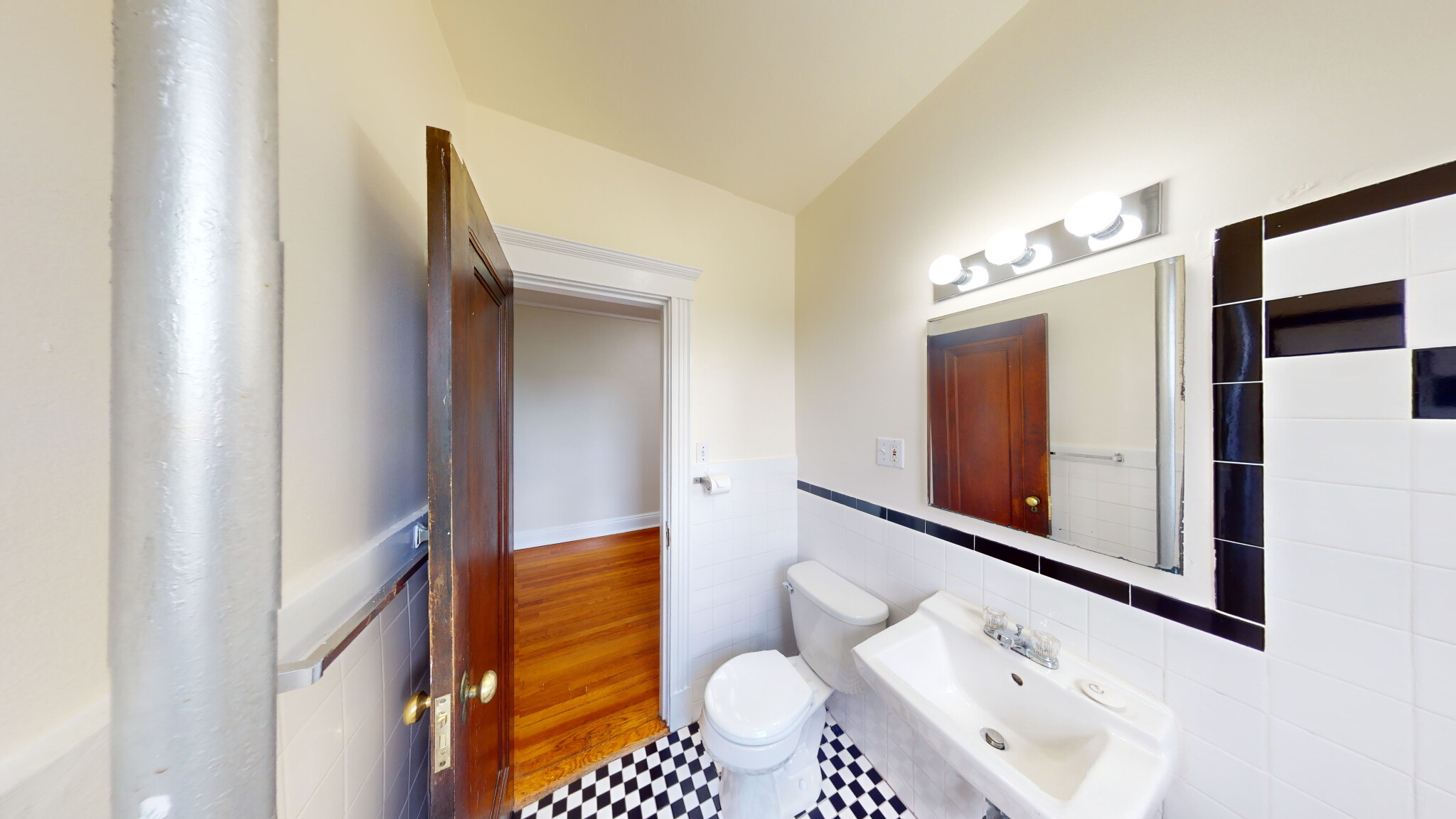 1940 Commonwealth Ave, Brighton