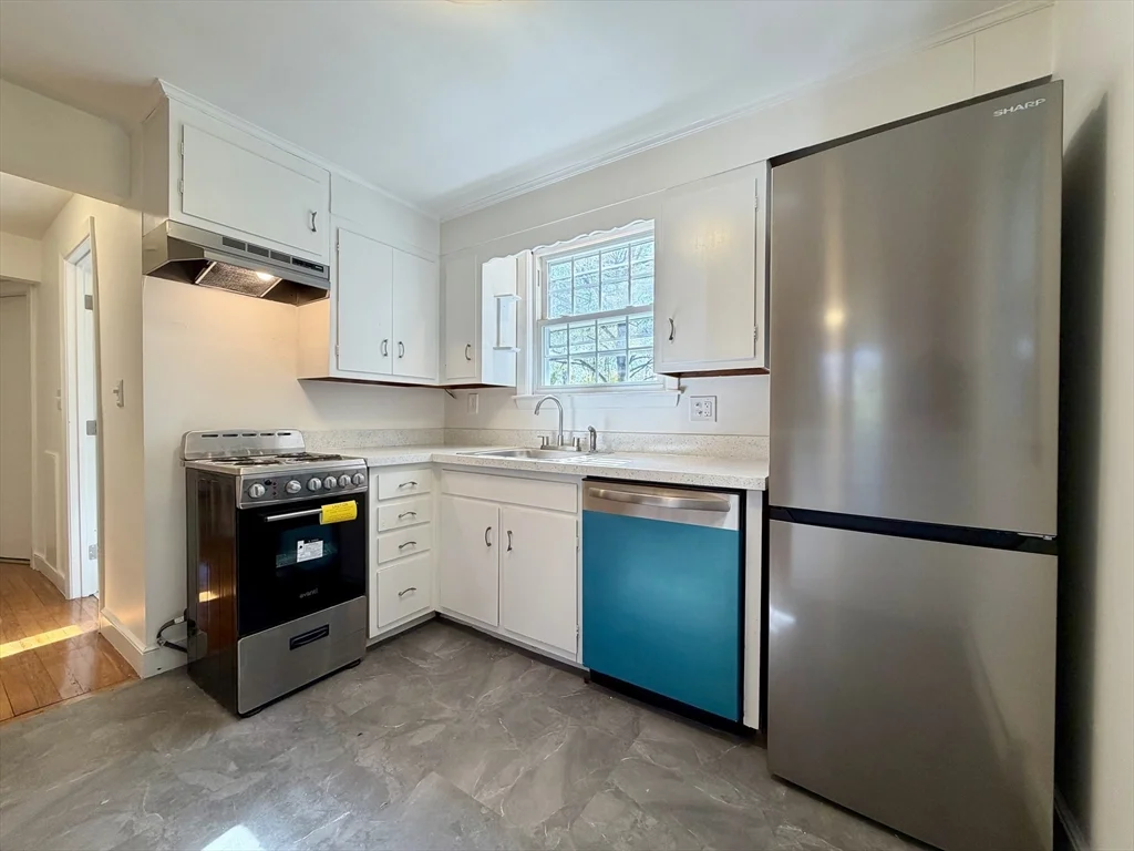 15 Park Ave, Foxboro