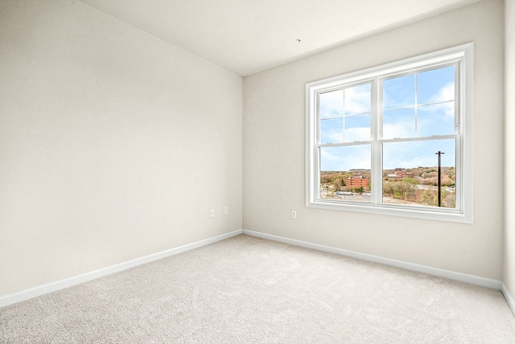 2 Stratton Dr, Woburn