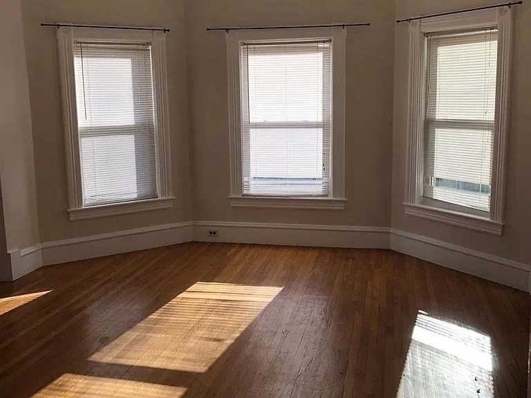 3 Belmont St, Lowell