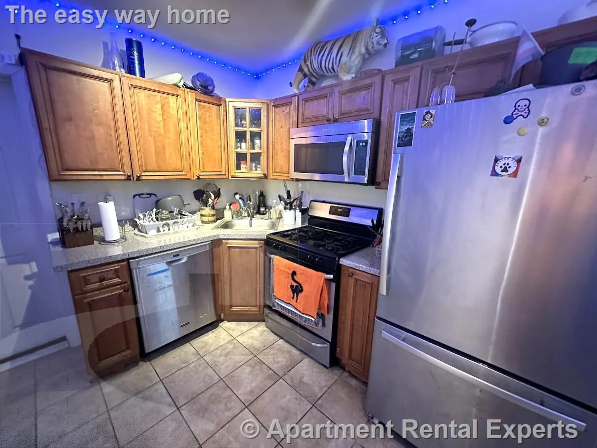 9 Medford St, Tufts
