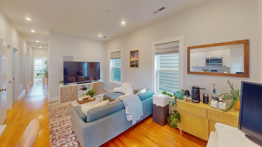 61 Havre St, East Boston