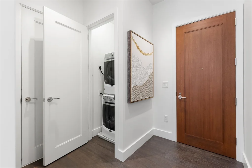 50 Liberty Dr, Seaport District