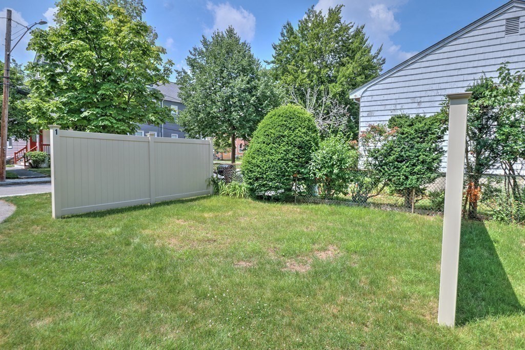 37 Walnut Pl, Newtonville