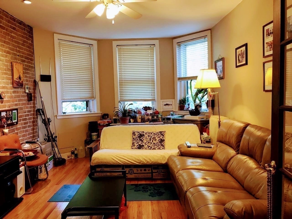 380 Riverway, Mission Hill