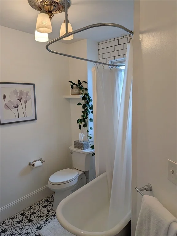 82 Gladstone St, East Boston