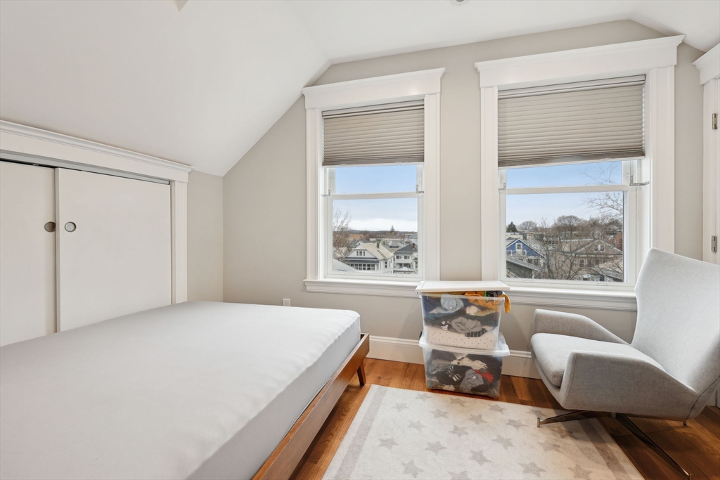 18 Hamilton Rd, Somerville