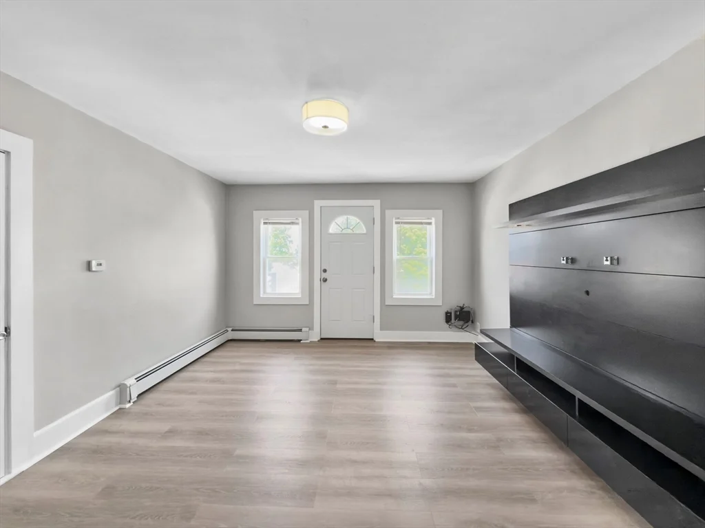 1 Lindner Ct, Lawrence