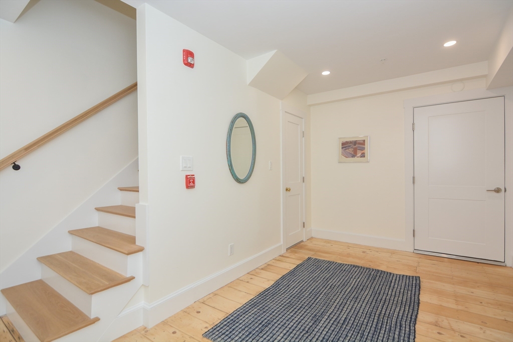 9 State St, Marblehead