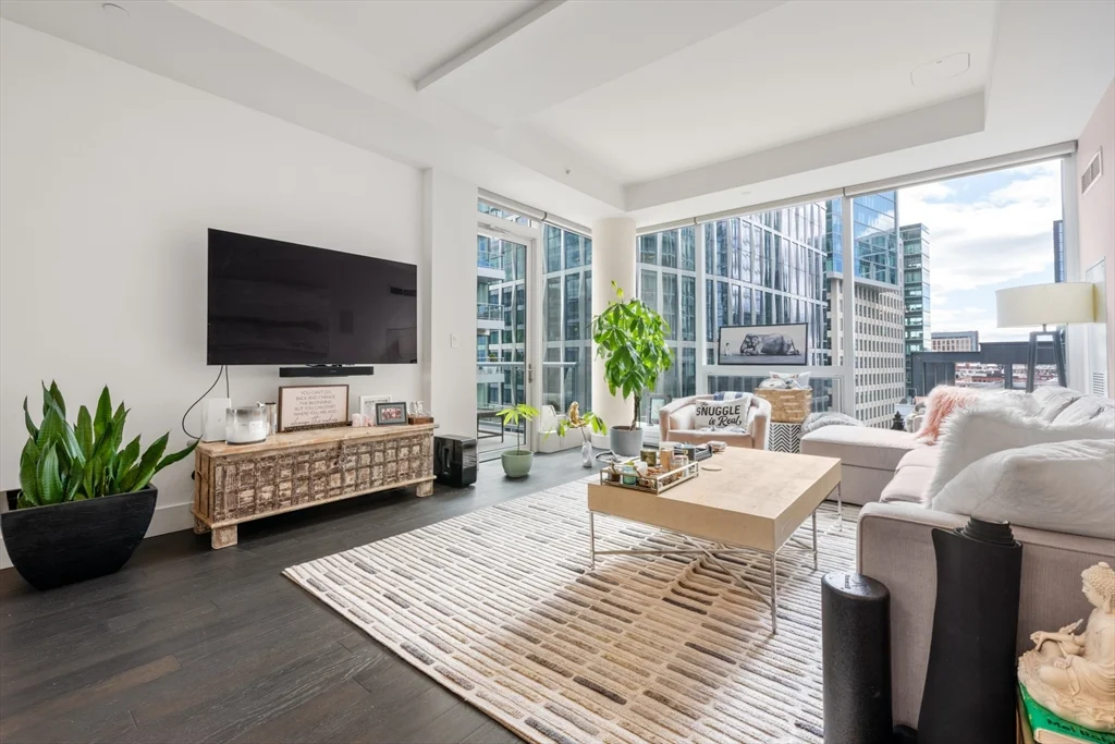 22 Liberty Dr, Seaport District