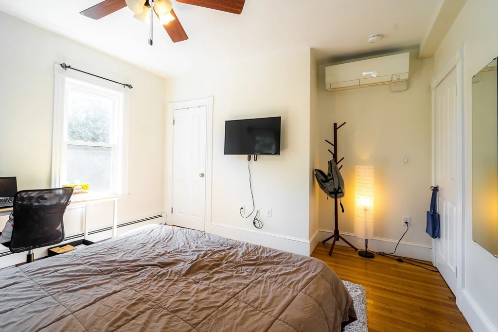 4 Hardwick St, Cambridgeport