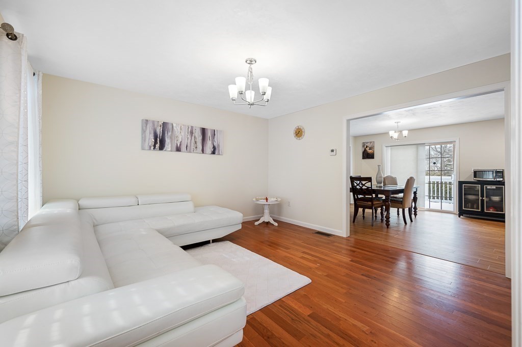 3 Moore Dr, Millbury