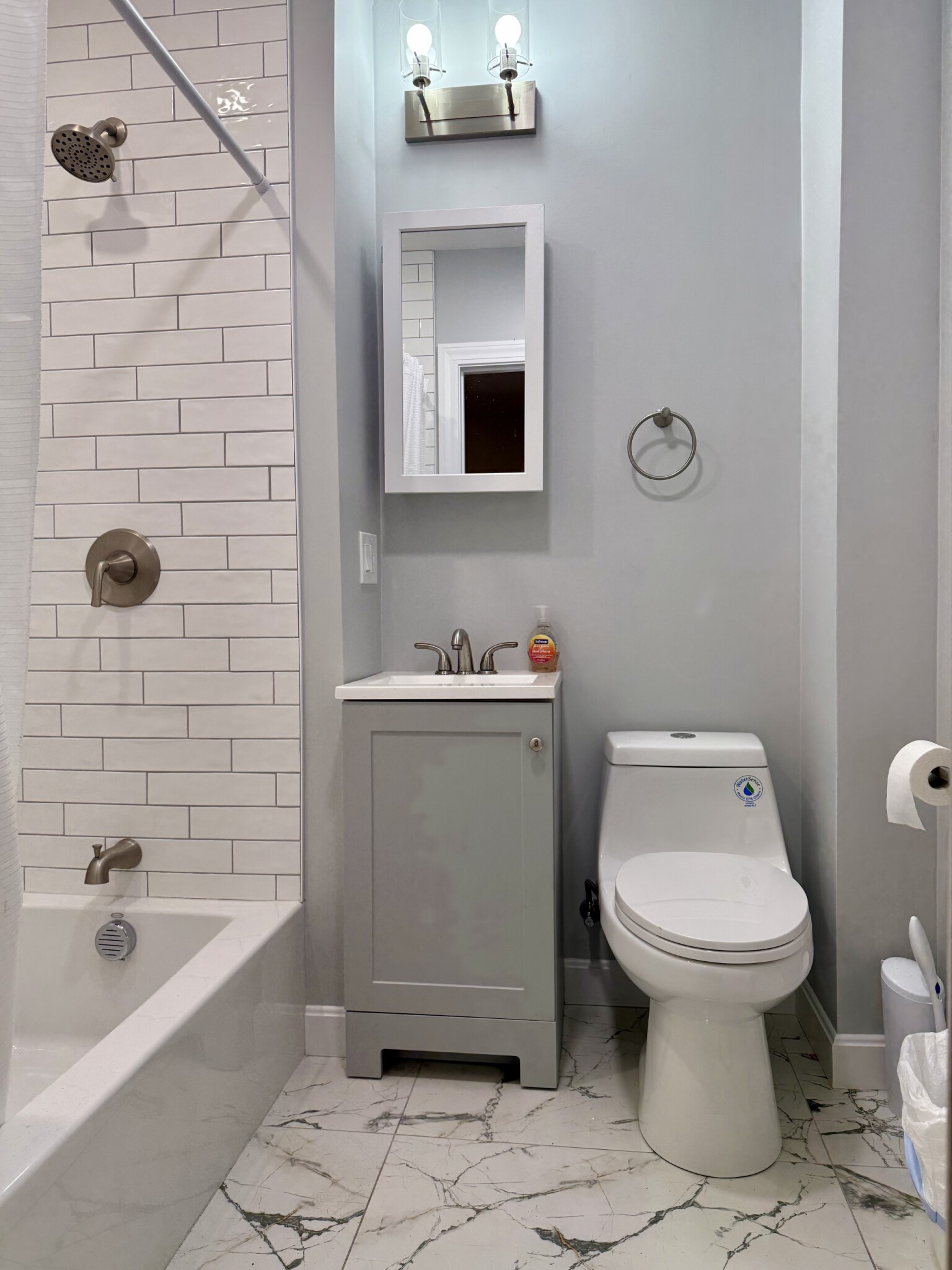 2 Wellington Ave, Banks Square