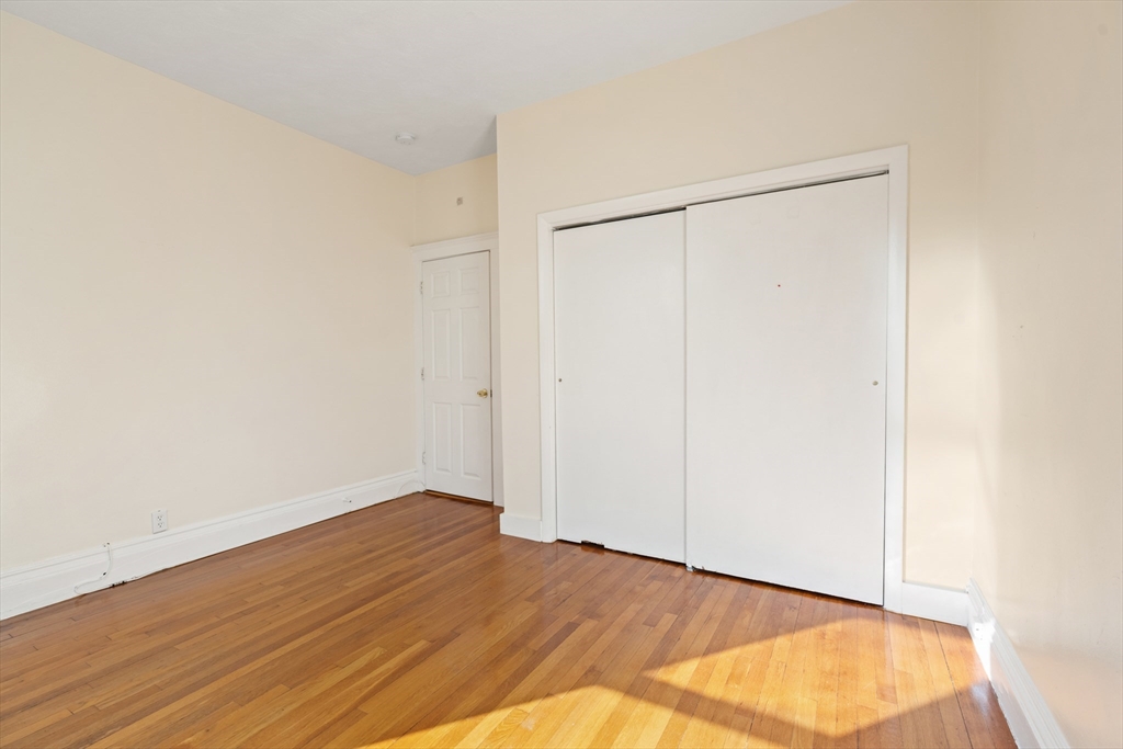 86 Winthrop St, Roxbury