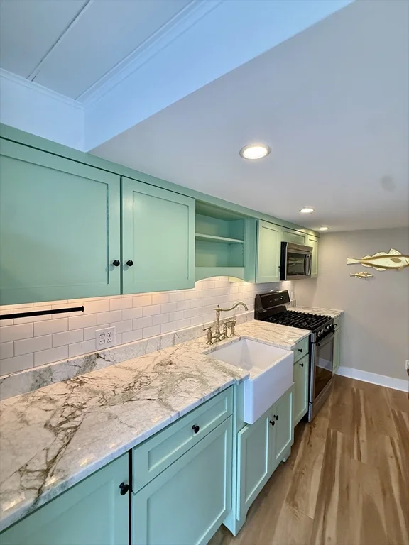 13 Tucker, Old Town