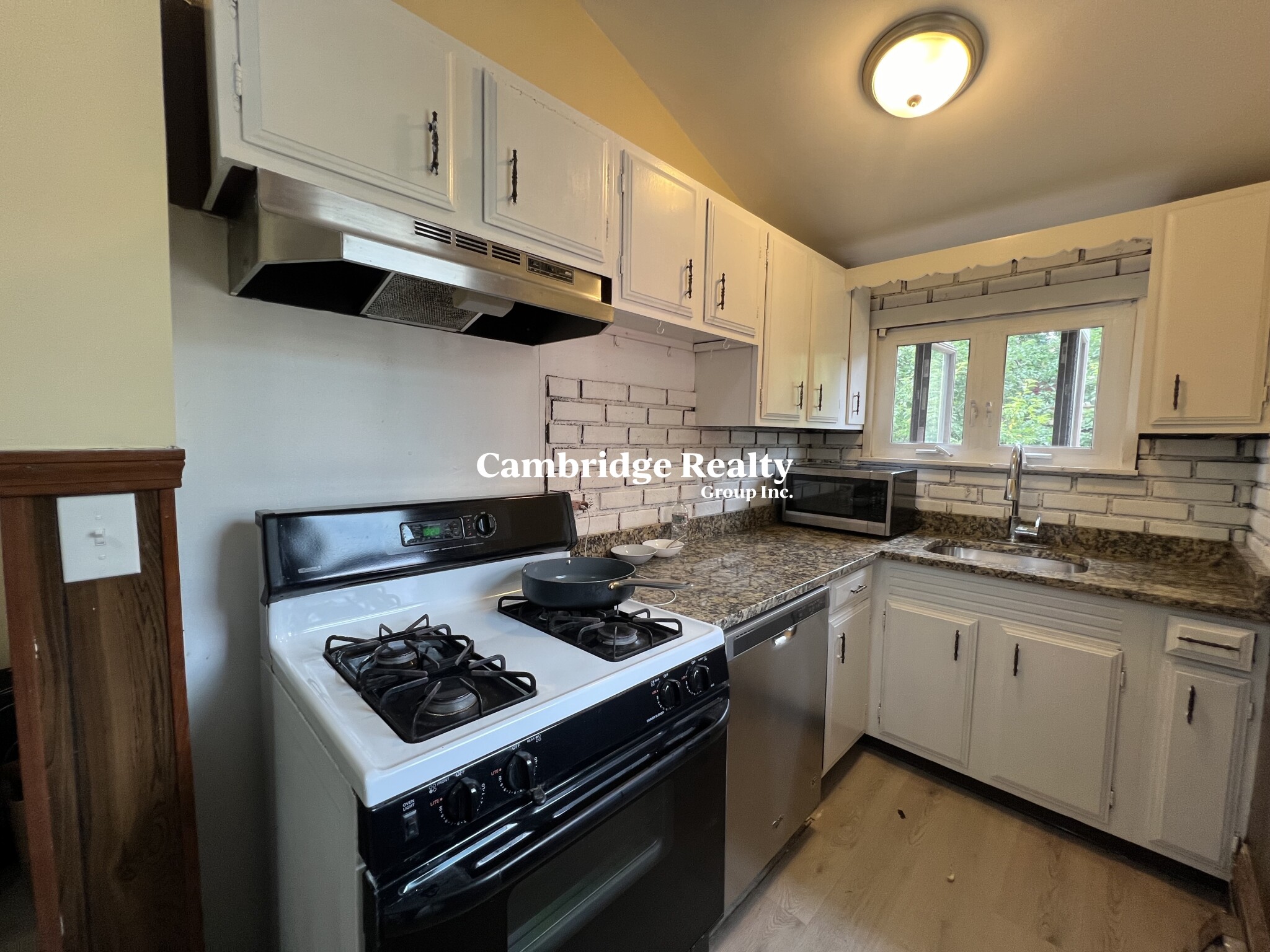 22 Grand View Ave, Prospect Hill