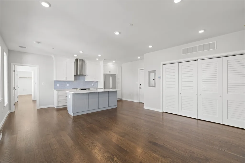 267 Old Colony Ave, South Boston