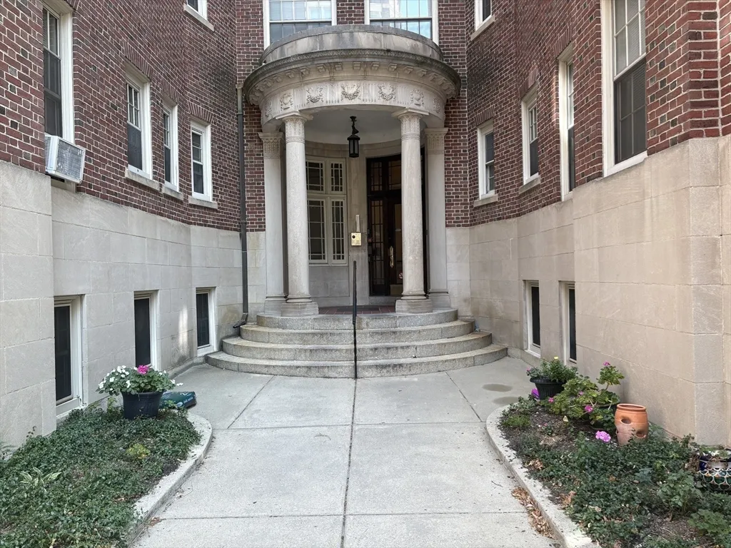 3 Concord Ave, Neighborhood Nine