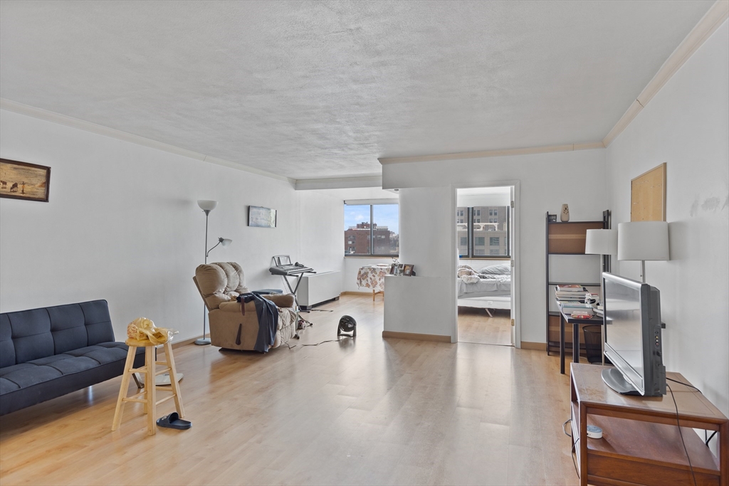 8 Whittier Pl, West End