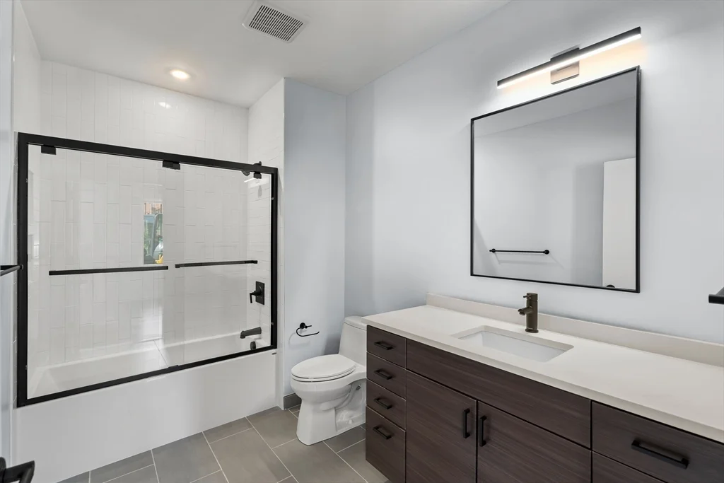 54 Auburn, Coolidge Corner