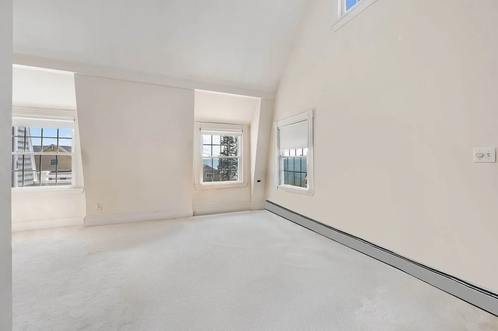 4 Spray Ave, Marblehead