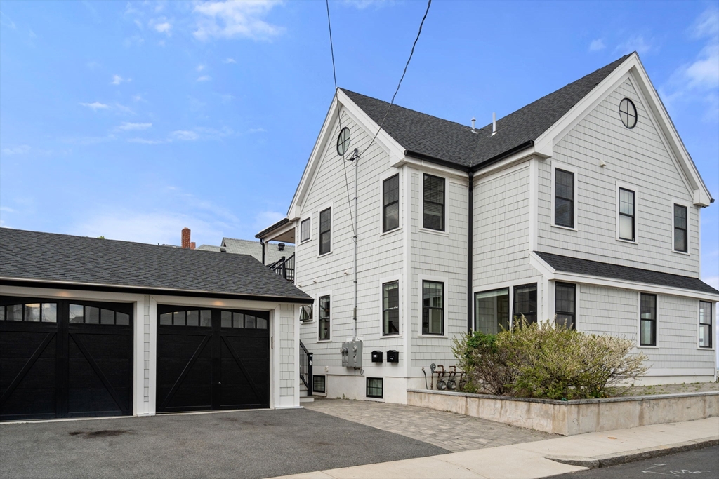 176 Winthrop Shore Dr, Winthrop