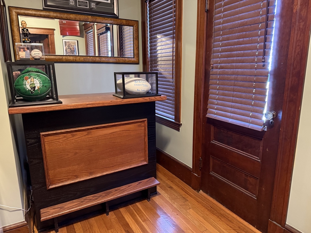 57 W Milton, Hyde Park