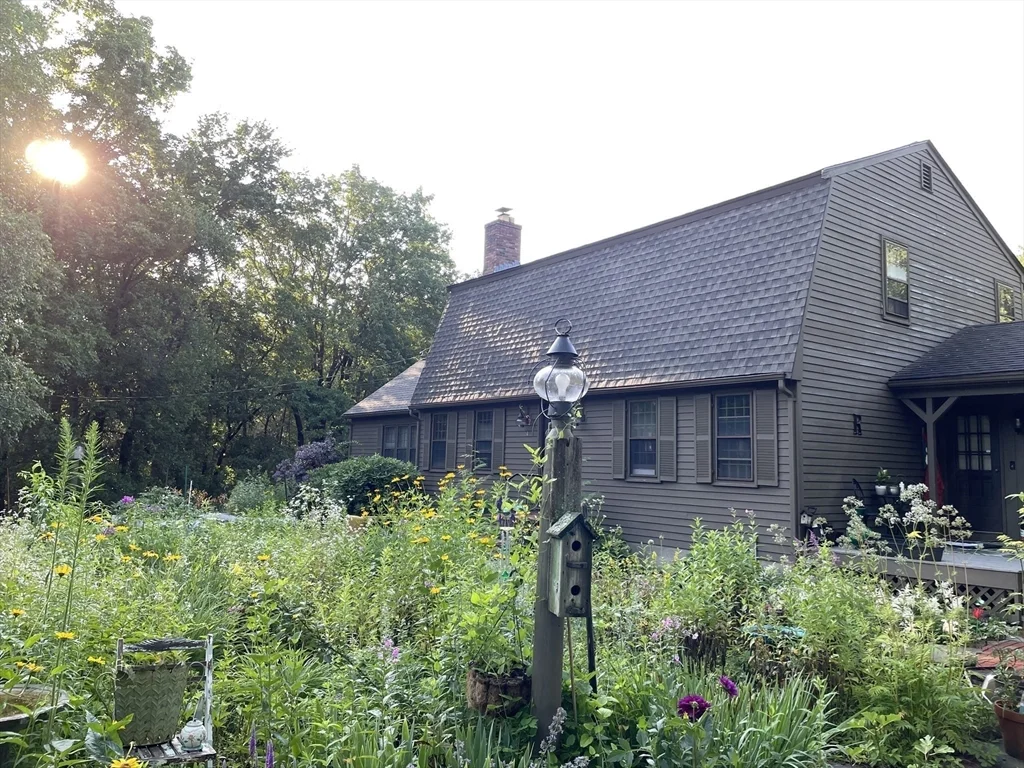 4 Chestnut St, Hopkinton