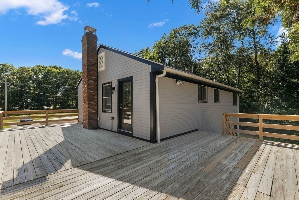 17 Minuteman Ln, Plymouth