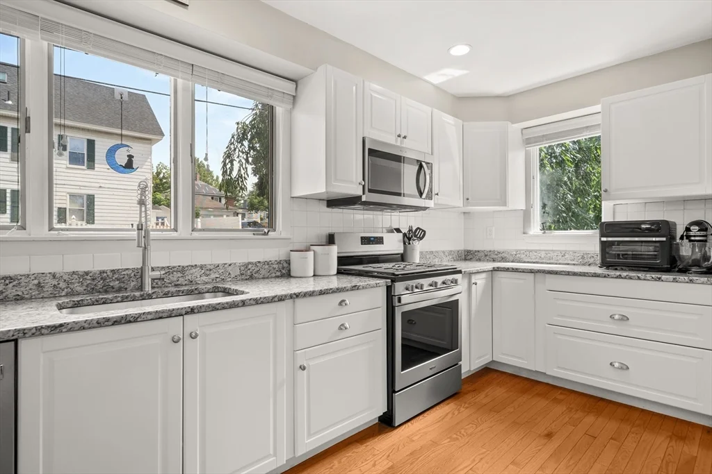 196 Waverley Rd, North Andover