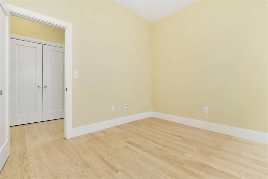 184 Paris, East Boston