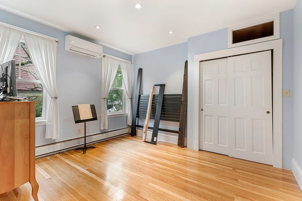 148 Lakeview Ave, West Cambridge