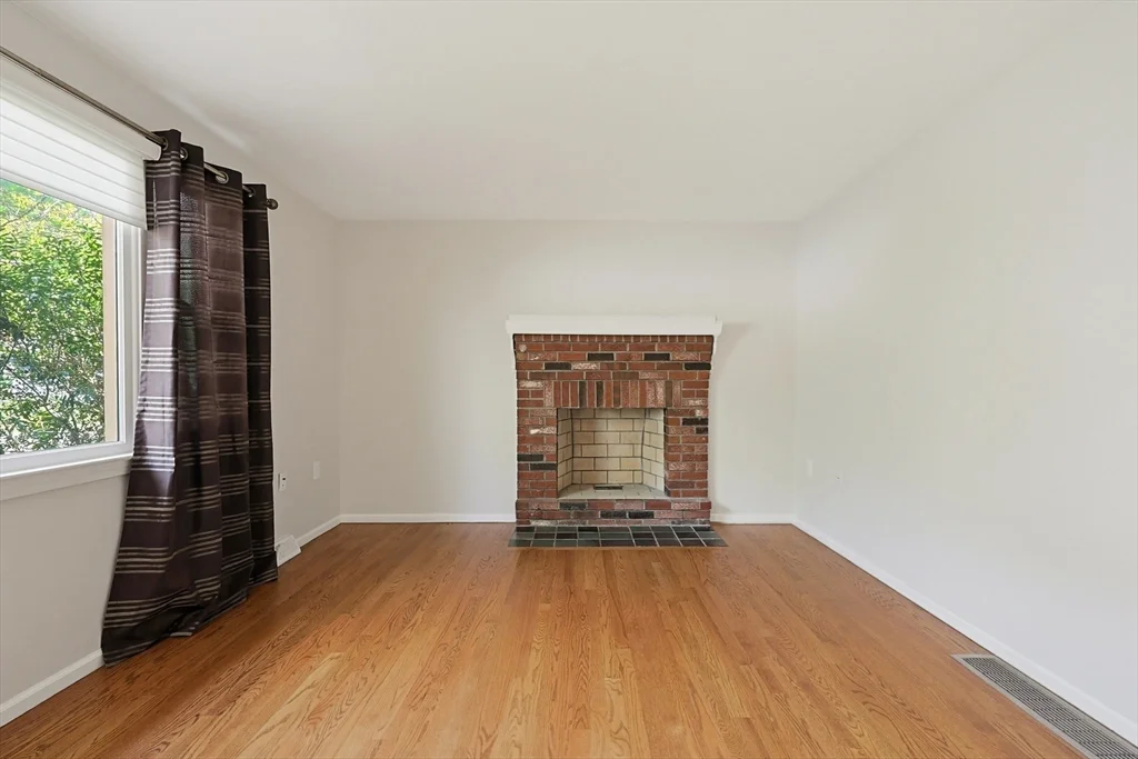 1 West Belcher, Foxboro