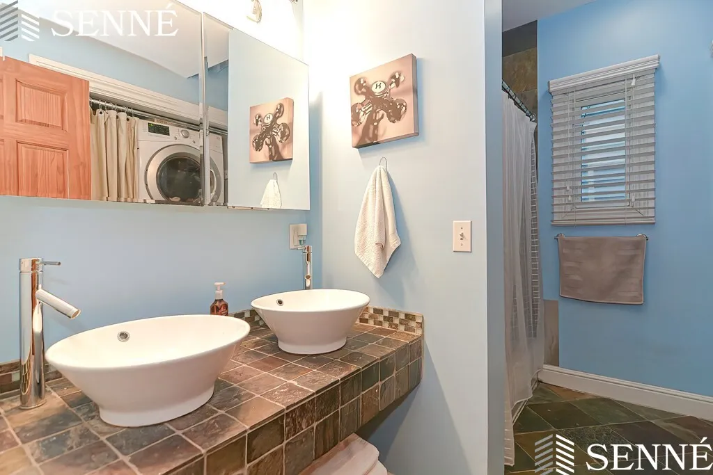 176 Hillside St, Mission Hill