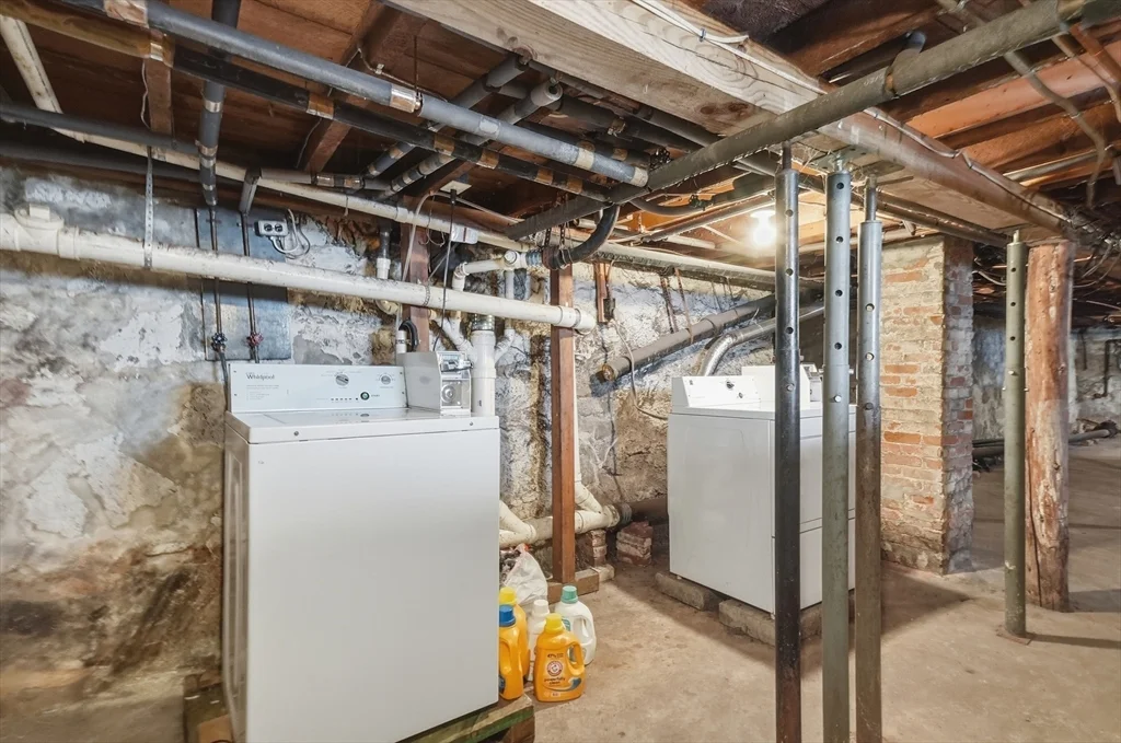 223 School St, Lowell