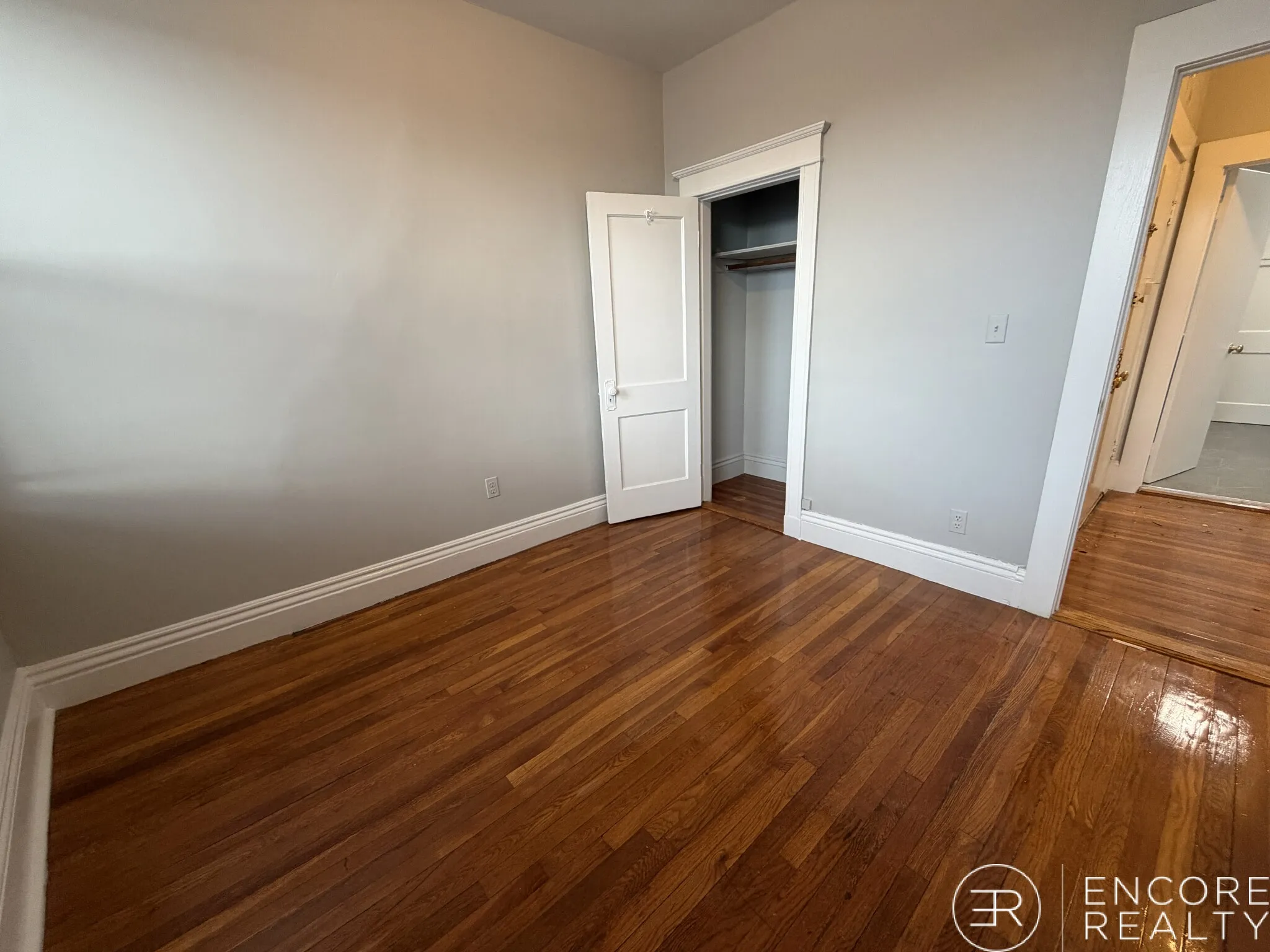 376 Riverway, Mission Hill