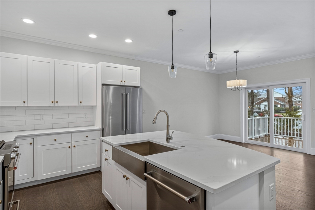 15 Lily Pond Ln, Lexington