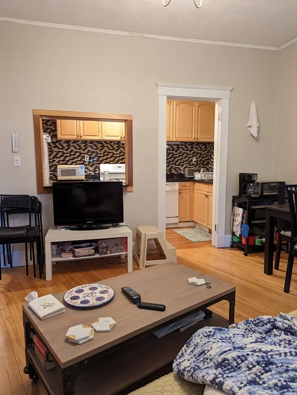 174 Winthrop Rd, Washington Square