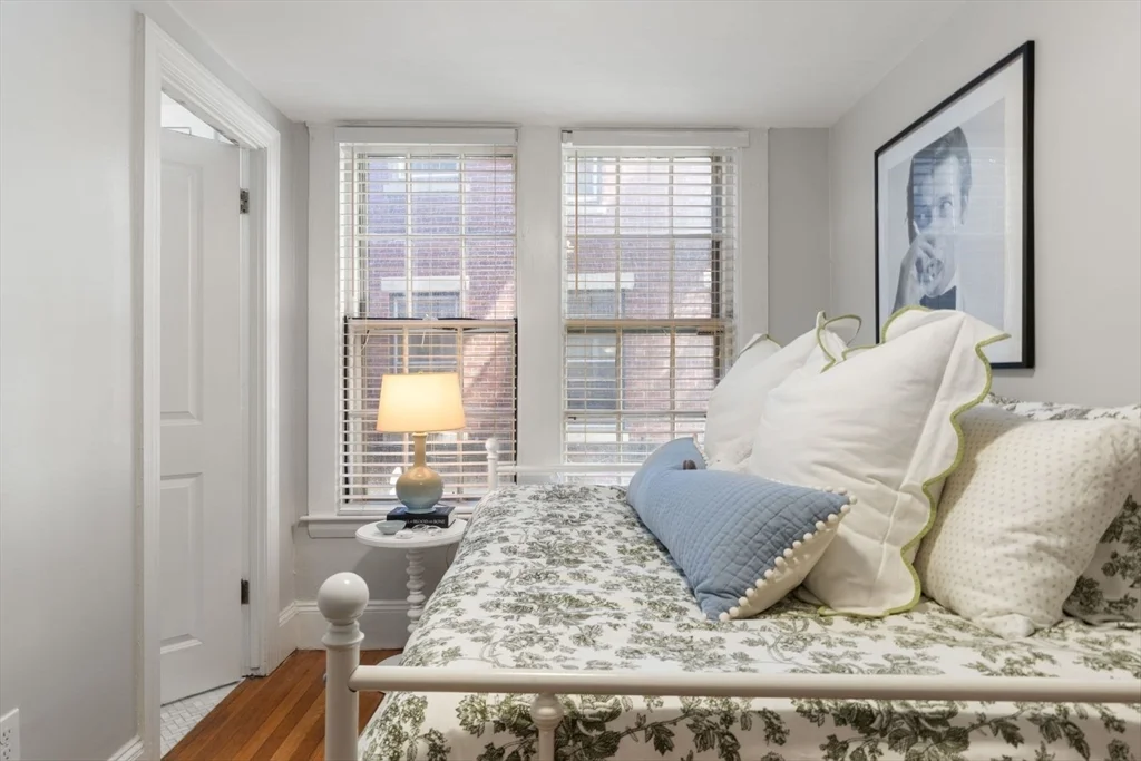 62 West Cedar St, Beacon Hill