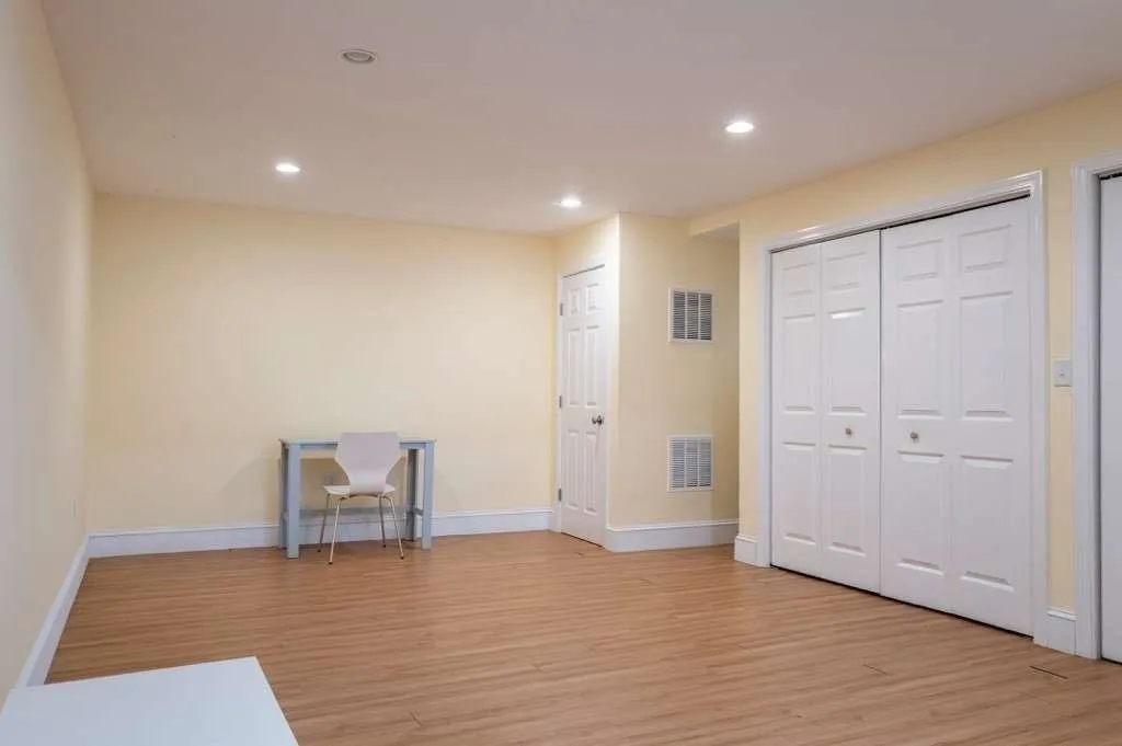 90 Monument, Medford