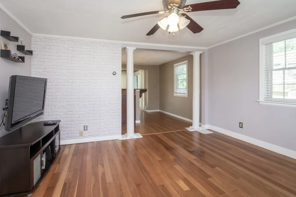 32 Hamilton Rd, Wakefield