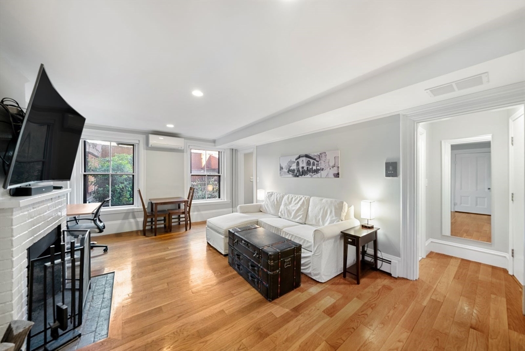 351 Marlborough St, Back Bay