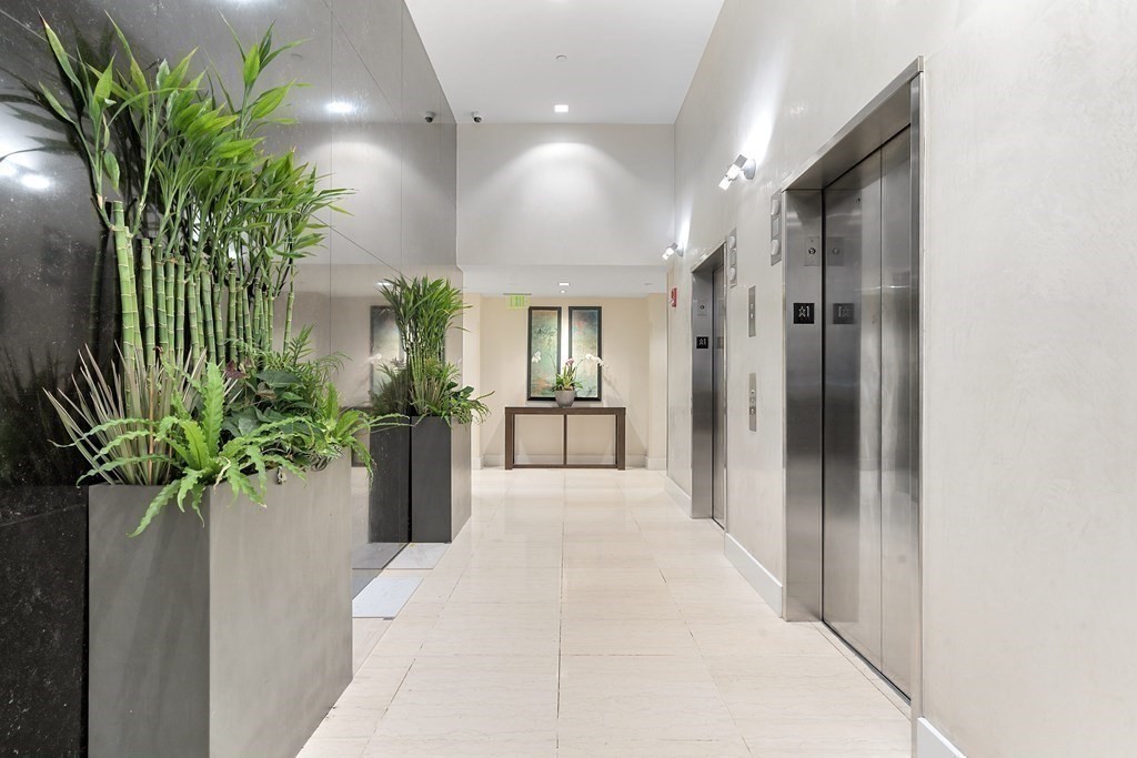 80 Broad St, Waterfront