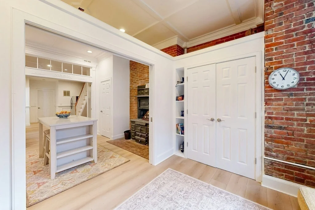 15 Garrison Rd, Brookline Hills