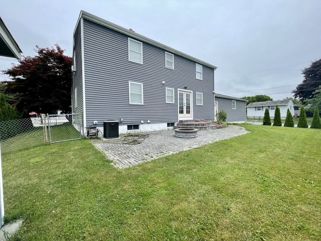 871 King St, Fall River